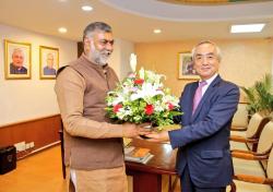 भारत में जापान के राजदूत श्री केनजी हीरामत्सु ने 19 जुलाई 2019 को केंद्रीय पर्यटन और संस्कृति राज्य मंत्री (आई / सी) श्री प्रहलाद सिंह पटेल से मुलाकात की।uly 2019.